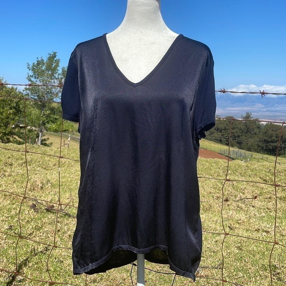 Xcvi Blue Satin Vneck Short Sleeve Tee M